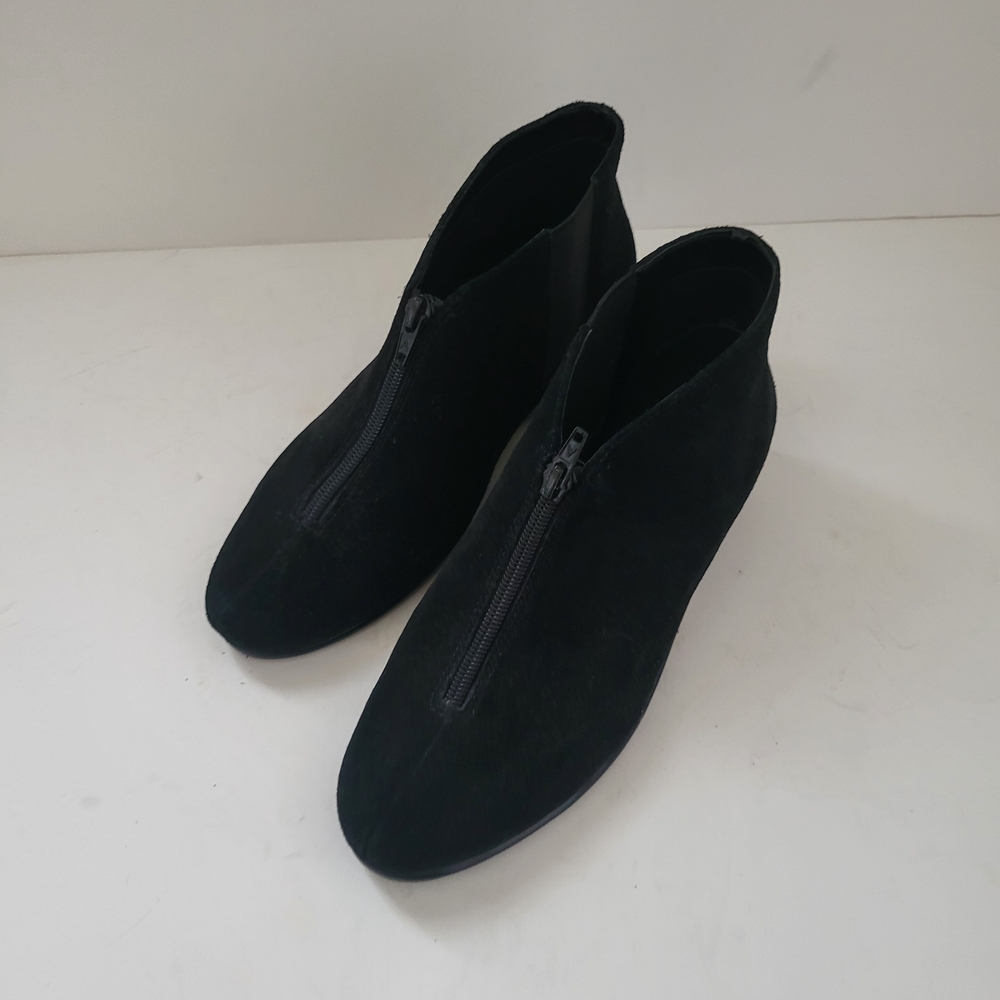 AEROSOLES Black Stitch 'N Turn Leather Booties
